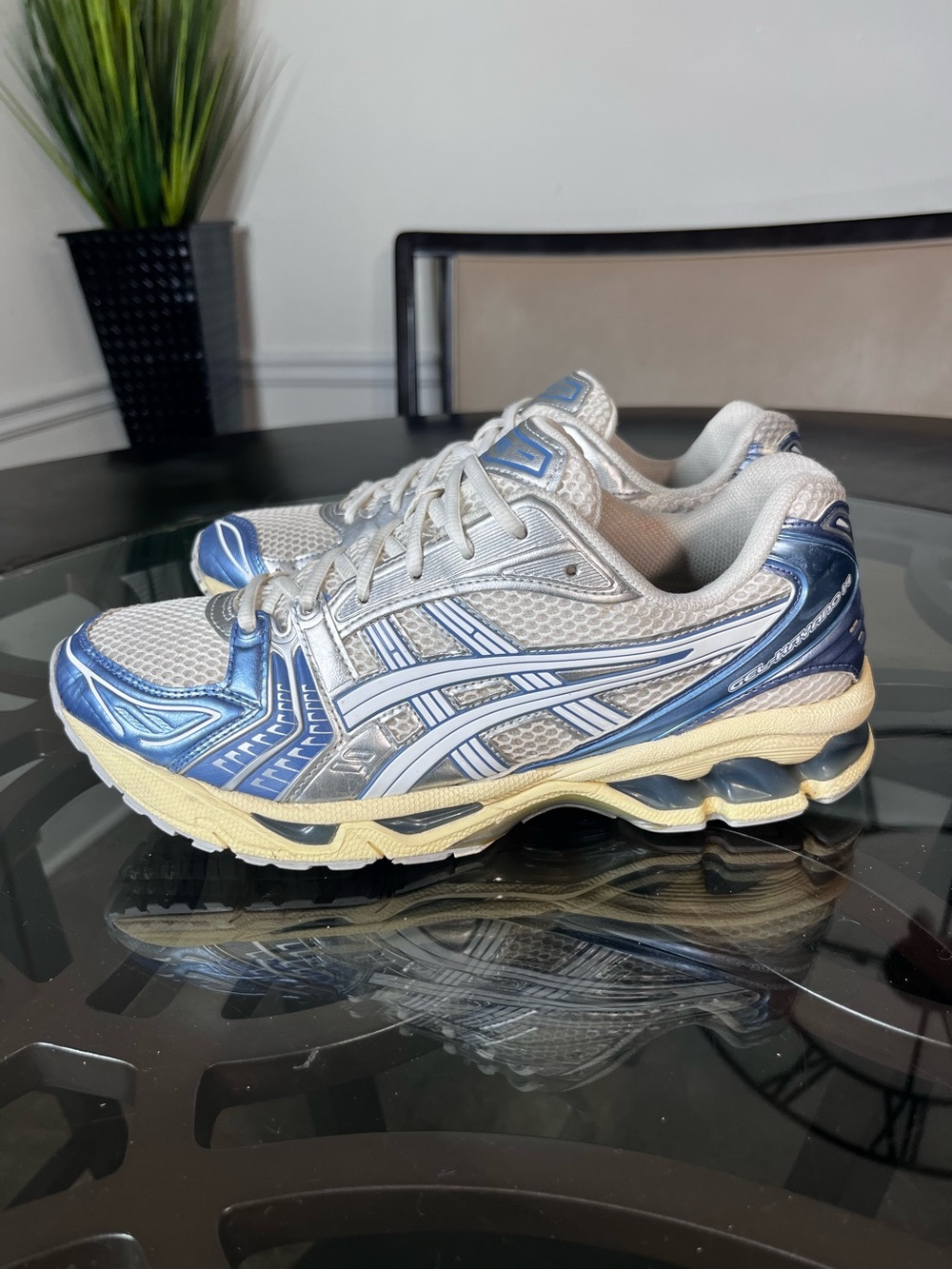 ASICS Gel-Kayano 14 Cream
Metallic Blue Mens Sz 10